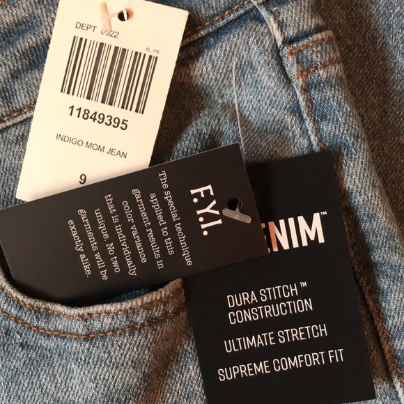 Light wash high waisted relaxed fit Mom jeans with tapered cuff NWT - Picture 4 of 8